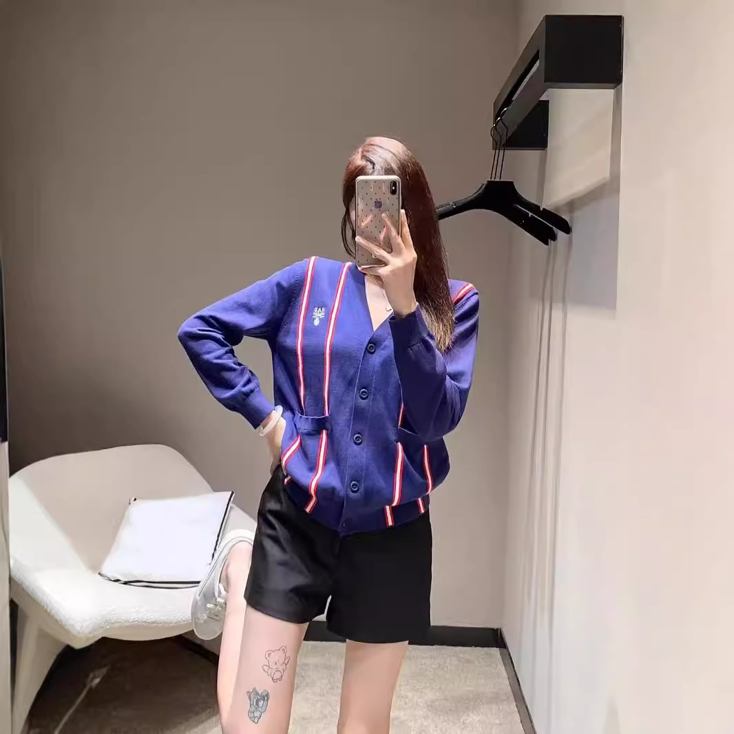 Loose V-neck long-sleeved knitted top 3