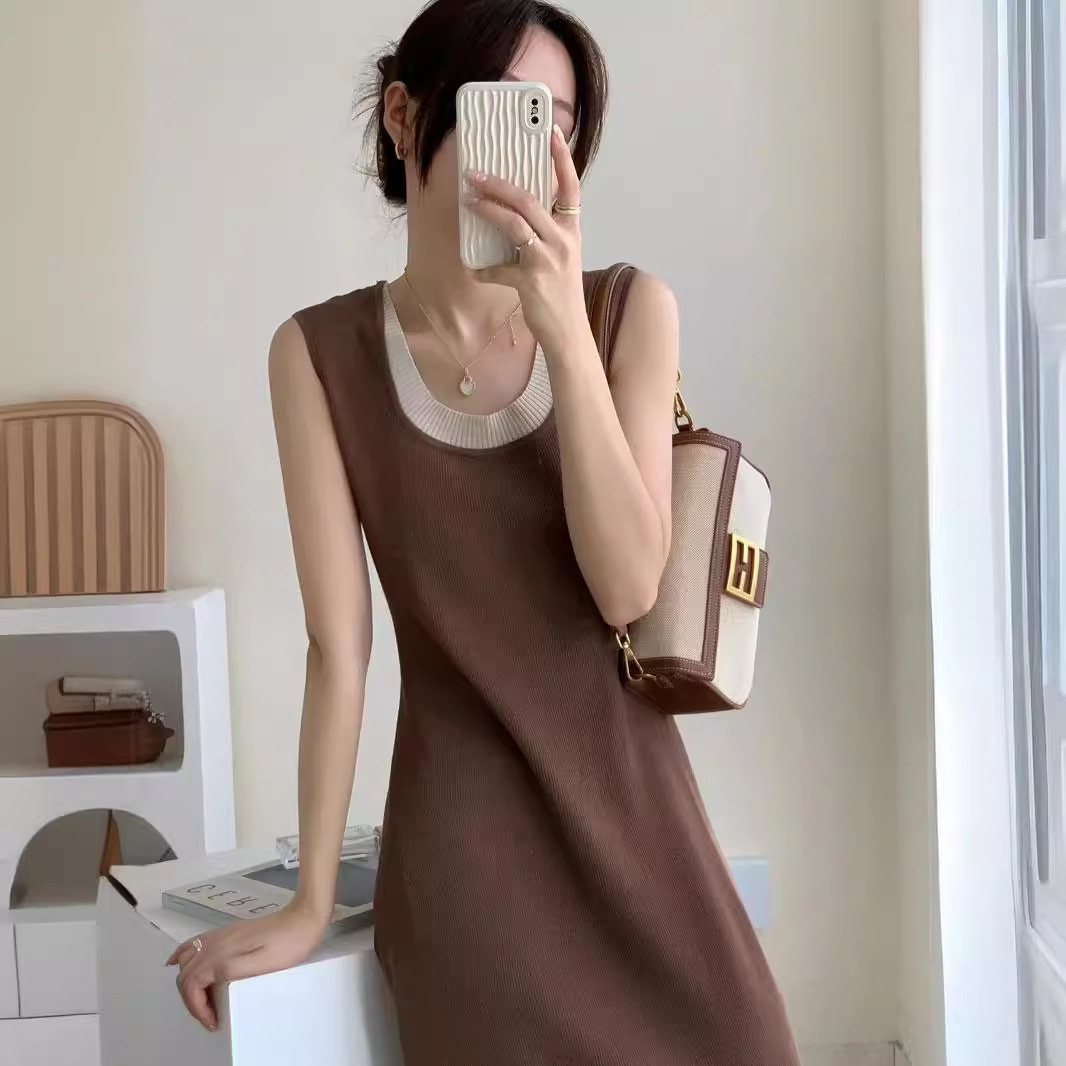 Contrast color crew neck knitted suspender dress 14