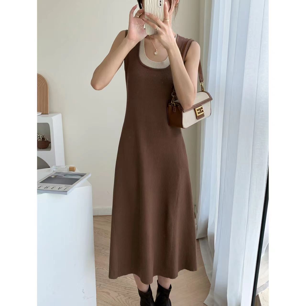 Contrast color crew neck knitted suspender dress 14